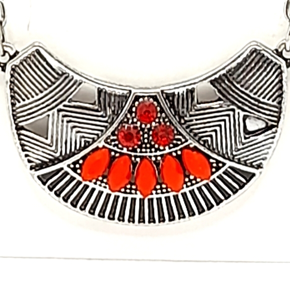 90S VINTAGE TRIBAL STYLE SILVER TONE NECKLACE WITH RED ACCENTS - Picture 2 of 3